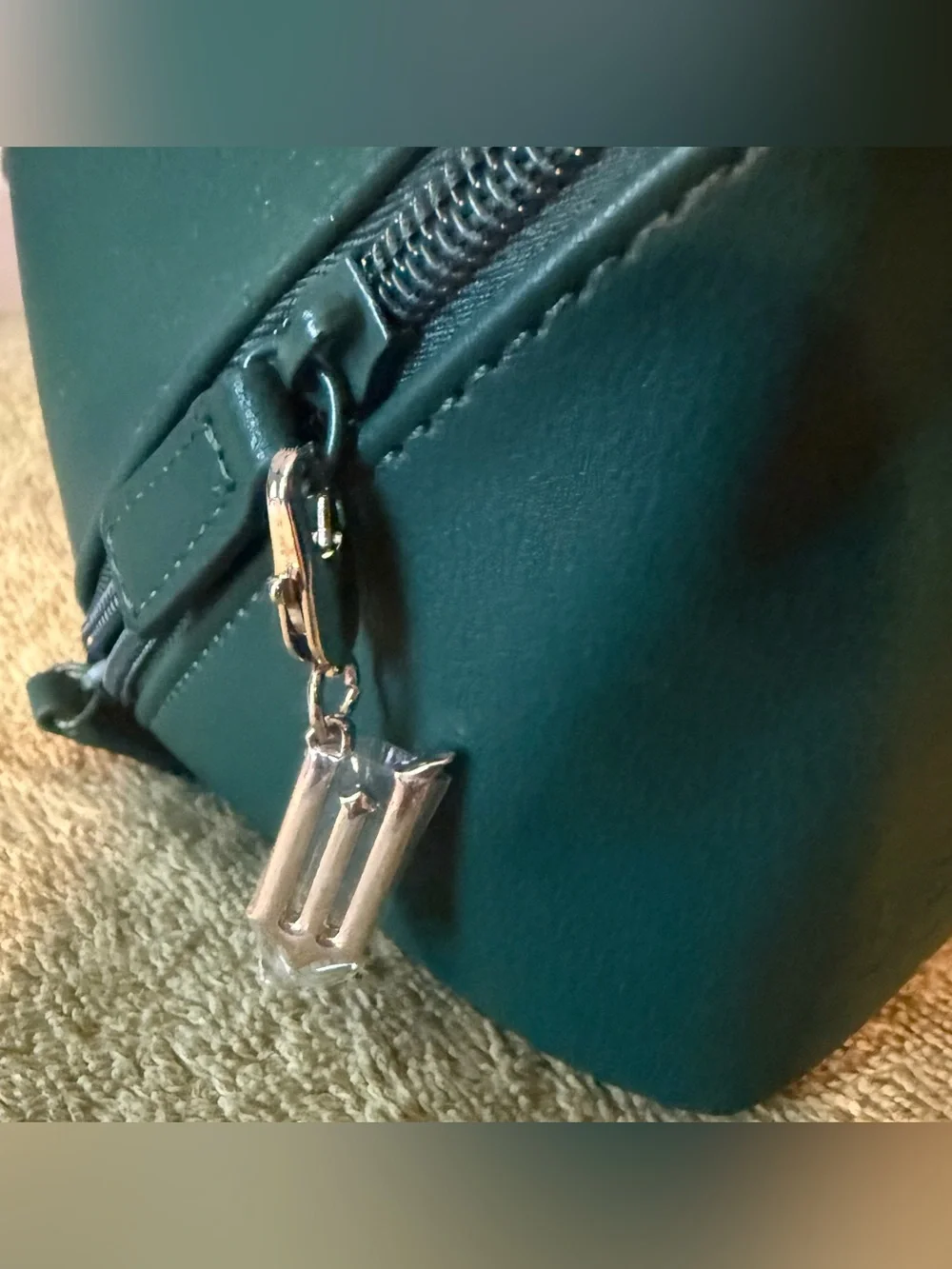 BEIS WICKED Toiletry Kit In Wicked Green. Brand New W/Original Packaging - Picture 4 of 12